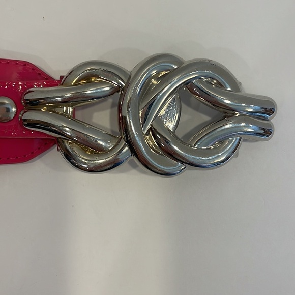 Pink 1 1/2” elastic belt with silver buckle - Picture 3 of 4